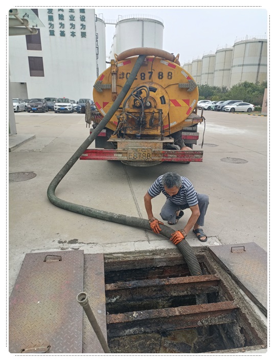 桑日隔油池清掏