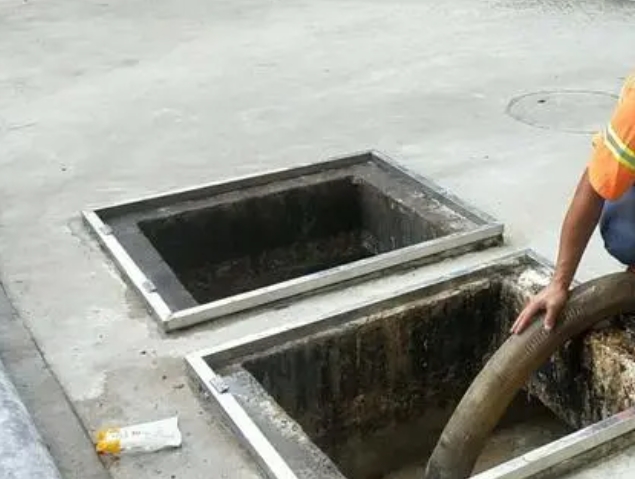 桑日化粪池清理