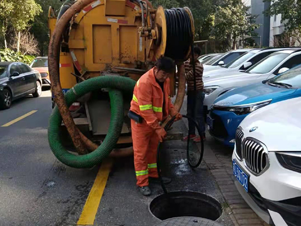 桑日排污管道清淤